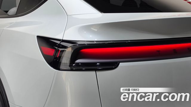 Tesla Model Y Long Range AWD 2025 — фото 23