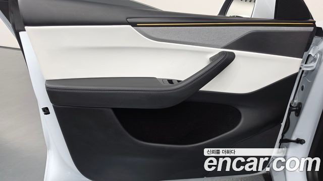 Tesla Model Y Long Range AWD 2025 — фото 24