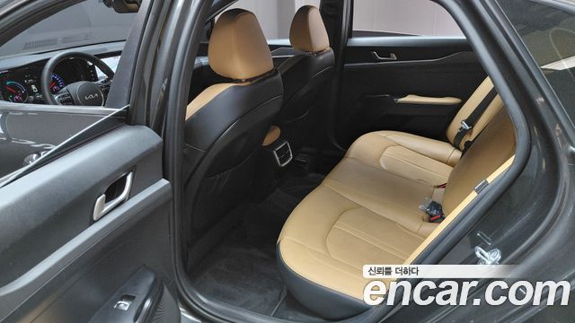 Kia K5 Hybrid (III) Prestige 2022 — фото 13