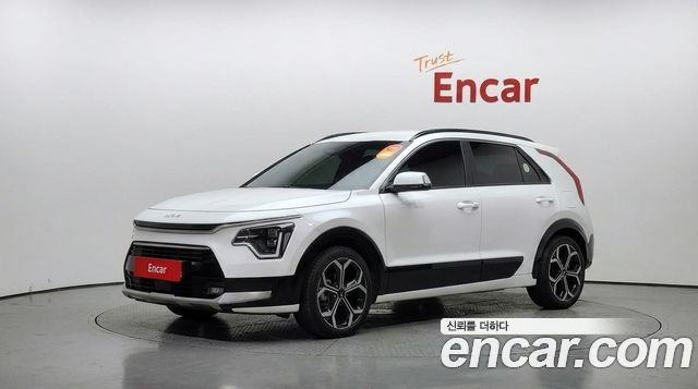 Kia Niro Prestige 2023 — фото 1
