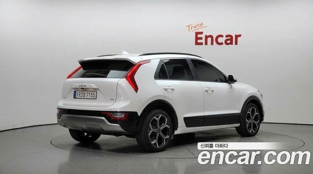 Kia Niro Prestige 2023 — фото 2