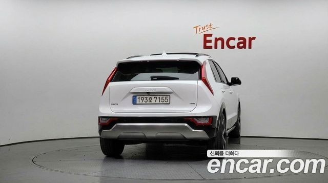 Kia Niro Prestige 2023 — фото 4