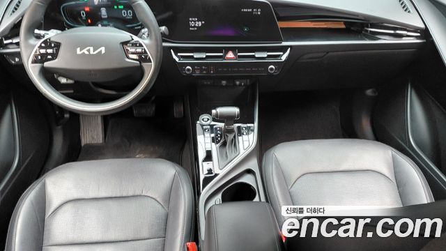 Kia Niro Prestige 2023 — фото 7