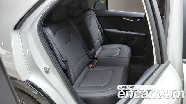 Kia Niro Prestige 2023 — фото 11