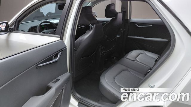 Kia Niro Prestige 2023 — фото 12