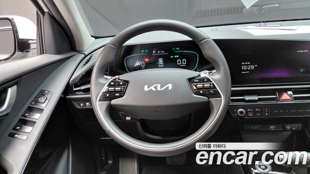 Kia Niro Prestige 2023 — фото 14