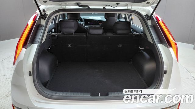 Kia Niro Prestige 2023 — фото 16
