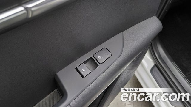Kia Niro Prestige 2023 — фото 20