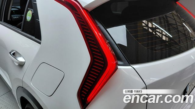 Kia Niro Prestige 2023 — фото 23
