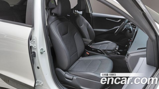 Kia Niro Prestige 2023 — фото 26