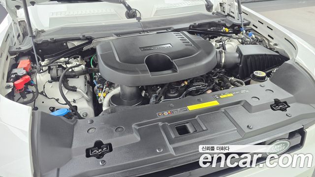 Land Rover Defender (L663) 110 D250 SE 2023 — фото 6