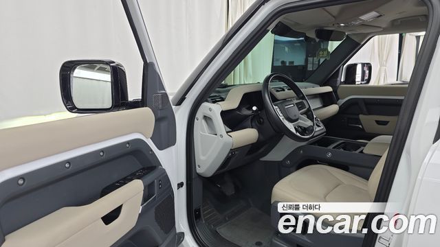 Land Rover Defender (L663) 110 D250 SE 2023 — фото 10
