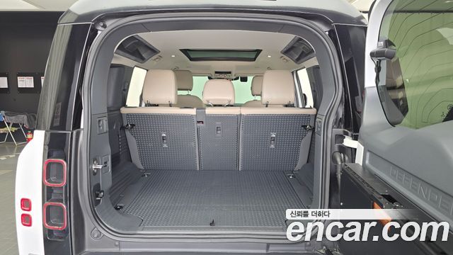 Land Rover Defender (L663) 110 D250 SE 2023 — фото 20