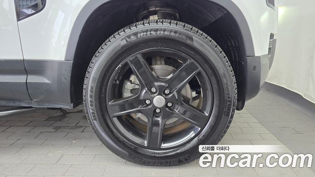 Land Rover Defender (L663) 110 D250 SE 2023 — фото 21