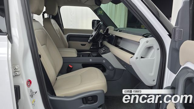 Land Rover Defender (L663) 110 D250 SE 2023 — фото 26