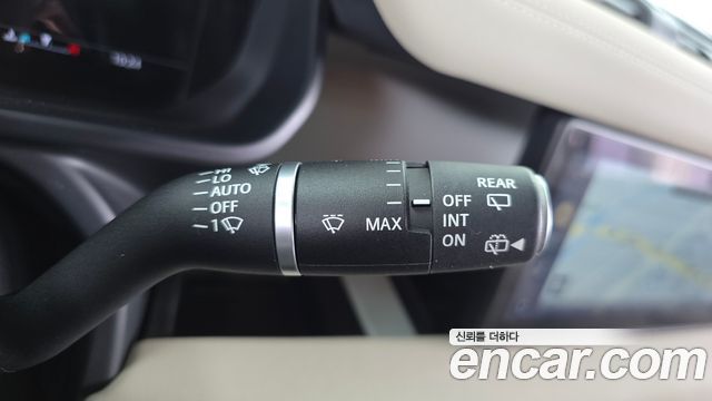 Land Rover Defender (L663) 110 D250 SE 2023 — фото 27