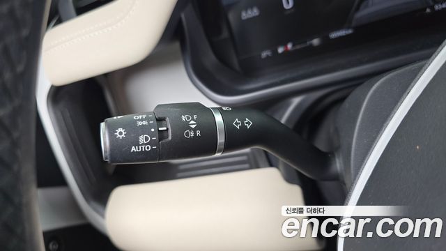 Land Rover Defender (L663) 110 D250 SE 2023 — фото 28