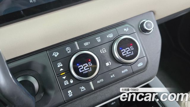 Land Rover Defender (L663) 110 D250 SE 2023 — фото 32