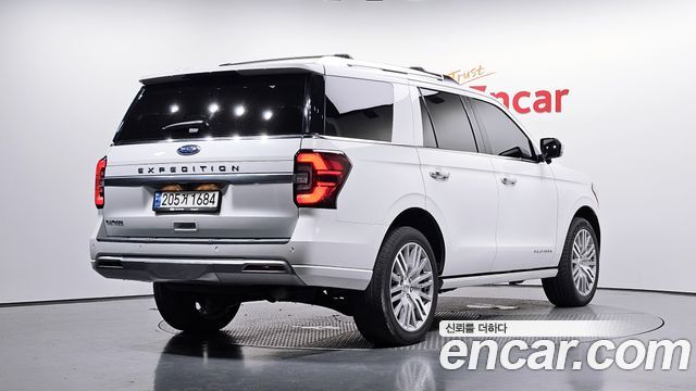 Ford Expedition Platinum 4WD 7Seater 2023 — фото 2