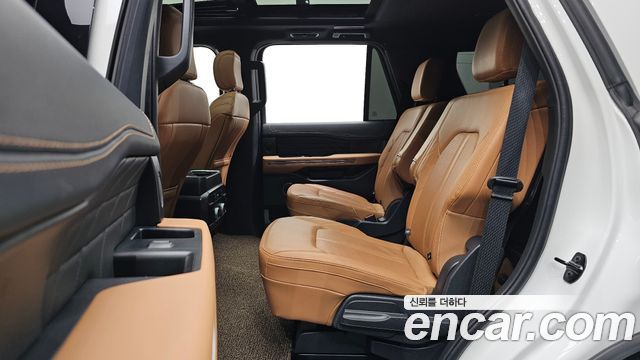 Ford Expedition Platinum 4WD 7Seater 2023 — фото 11