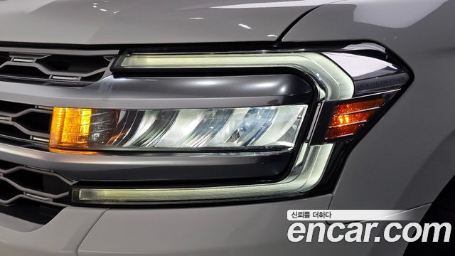 Ford Expedition Platinum 4WD 7Seater 2023 — фото 22