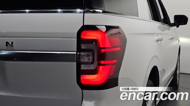 Ford Expedition Platinum 4WD 7Seater 2023 — фото 23