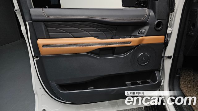 Ford Expedition Platinum 4WD 7Seater 2023 — фото 24