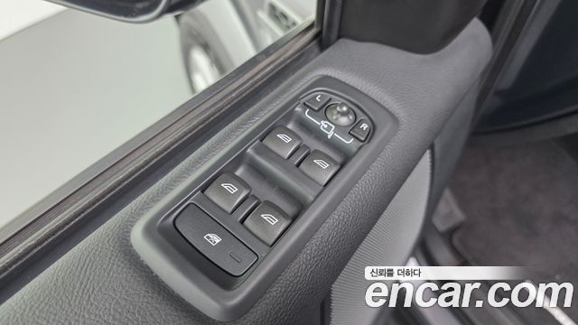 Land Rover Discovery 4 3.0 SDV6 SE 2016 — фото 13
