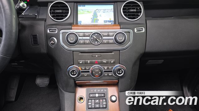 Land Rover Discovery 4 3.0 SDV6 SE 2016 — фото 15