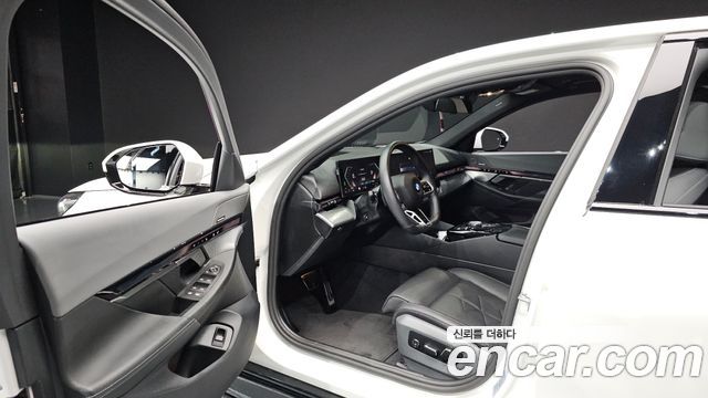 BMW 5 Series (G60) 530i xDrive M Sport 2024 — фото 10