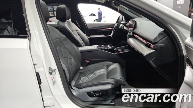 BMW 5 Series (G60) 530i xDrive M Sport 2024 — фото 12