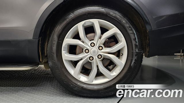 Land Rover Discovery 5 2.0 SD4 SE 2018 — фото 21
