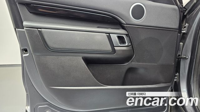 Land Rover Discovery 5 2.0 SD4 SE 2018 — фото 24