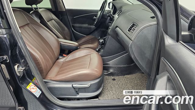 Volkswagen Polo 1.4 TDI R-Line 5th 2016 — фото 12