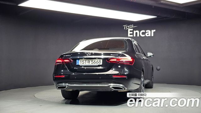 Mercedes-Benz E-Class (W213) E300e 4MATIC Exclusive 2021 — фото 4
