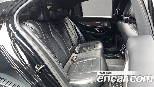 Mercedes-Benz E-Class (W213) E300e 4MATIC Exclusive 2021 — фото 11
