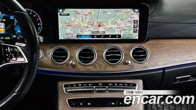 Mercedes-Benz E-Class (W213) E300e 4MATIC Exclusive 2021 — фото 14