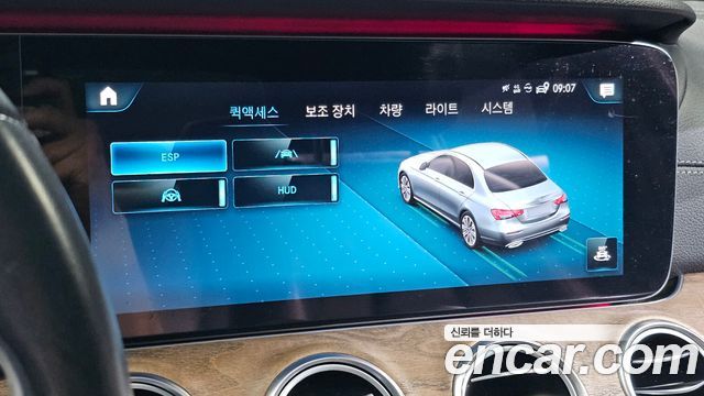 Mercedes-Benz E-Class (W213) E300e 4MATIC Exclusive 2021 — фото 16