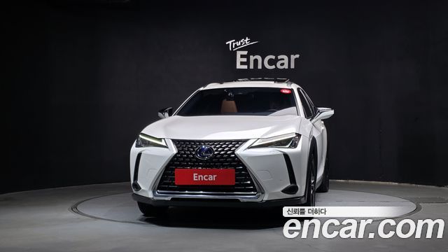 Lexus UX250h 2.0 2WD 2021 — фото 3