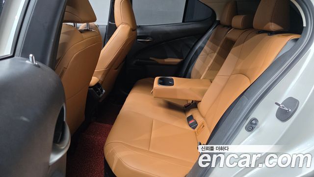 Lexus UX250h 2.0 2WD 2021 — фото 12
