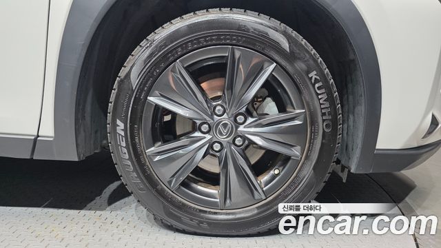 Lexus UX250h 2.0 2WD 2021 — фото 21