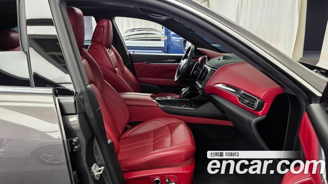 Maserati Levante 3.0 AWD GranSport 2021 — фото 11
