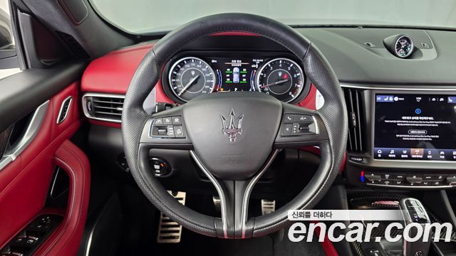 Maserati Levante 3.0 AWD GranSport 2021 — фото 13