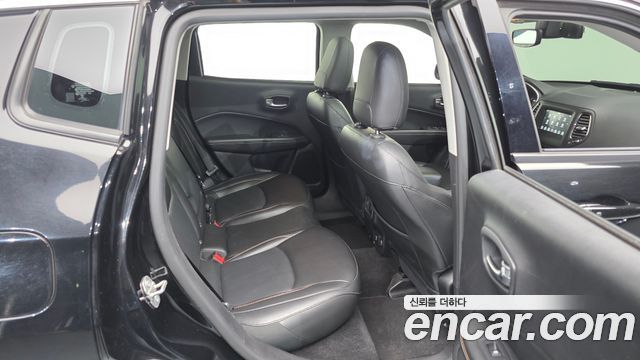 Jeep Compass (II) 2.4 Longitude AWD 2019 — фото 12