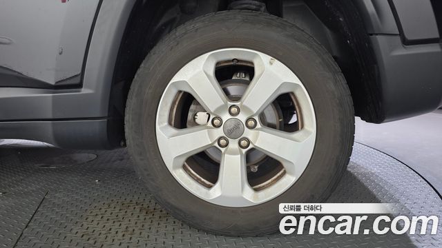 Jeep Compass (II) 2.4 Longitude AWD 2019 — фото 21