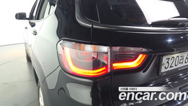 Jeep Compass (II) 2.4 Longitude AWD 2019 — фото 23