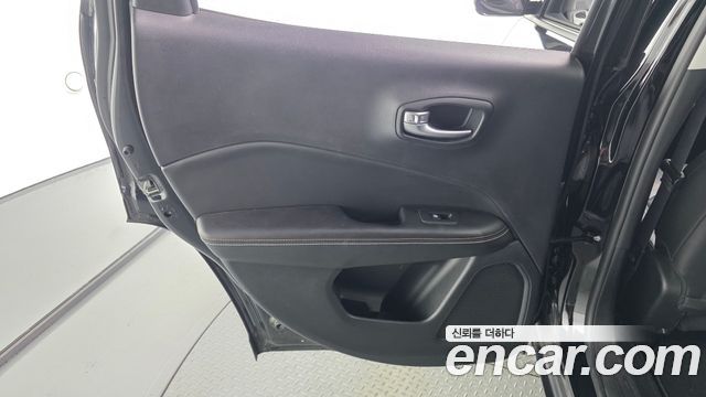 Jeep Compass (II) 2.4 Longitude AWD 2019 — фото 25