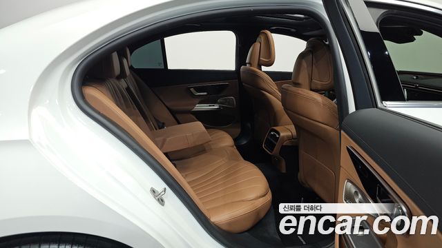 Mercedes-Benz E-Class (W214) E300 4MATIC AMG Line 2025 — фото 11