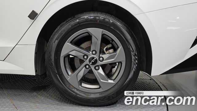 Kia K5 (III) 2.0 LPI(Renter car) Strandard 2023 — фото 21