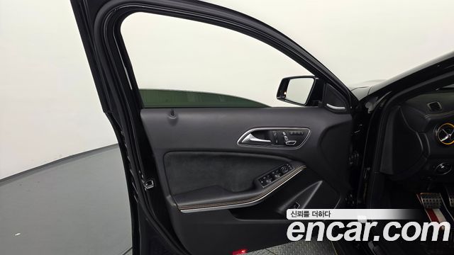 Mercedes-Benz GLA-Class (X156) GLA45 AMG 4MATIC 50th Edition 2018 — фото 24